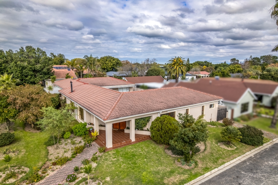 6 Bedroom Property for Sale in Elim Western Cape